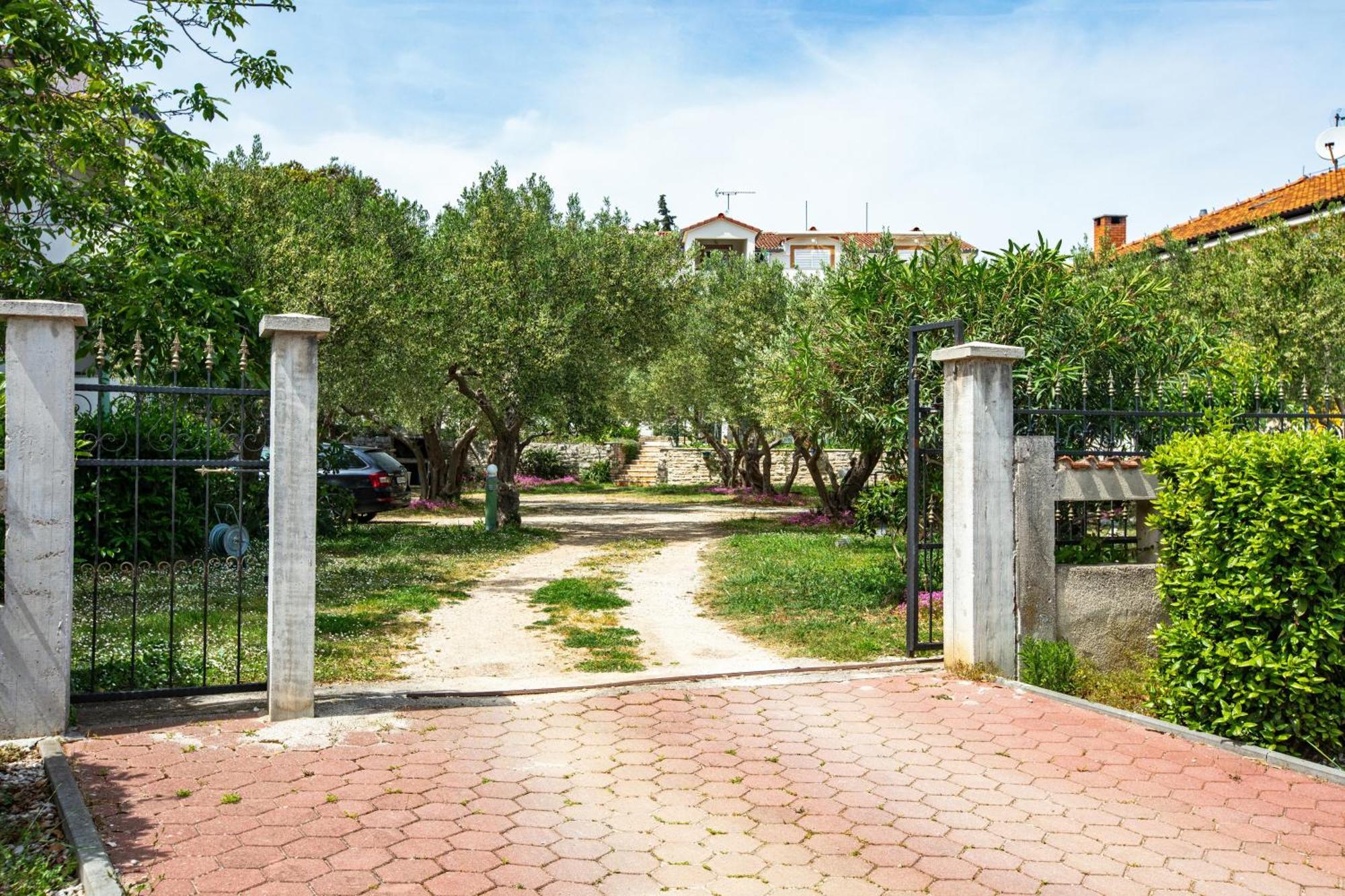 With A Parking Space Pakostane, Biograd - 22375 *